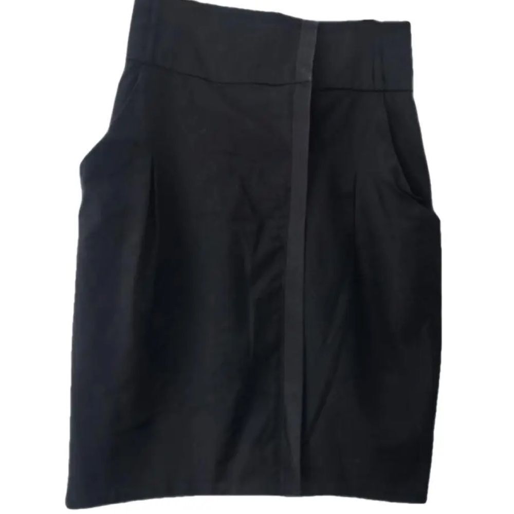 Vanessa Bruno Black Pencil Skirt 36, which equals a small